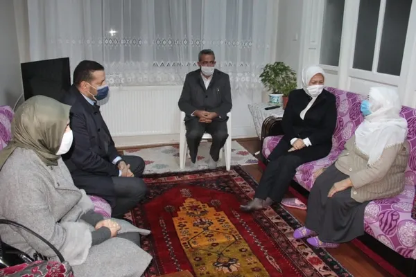 gectigimiz-hafta-vefat-eden-gazeteci-ahmet-kekecin-annesi-ahmet-kendisini-ovmedi-ovunmedi-1605951757682.jpg Geçtiğimiz hafta vefat eden gazeteci Ahmet Kekeç'in annesi: Ahmet kendisini övmedi övünmedi-4