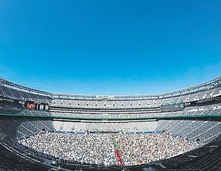 Stadyumda bayram namazı