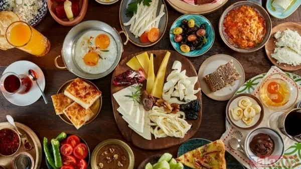 Oruç tutarken bu besinleri sakın tüketmeyin! Susuzluğu arşa çıkarıyor - 4