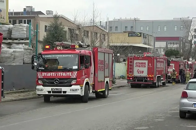 Tuzla'da boya fabrikasında yangın