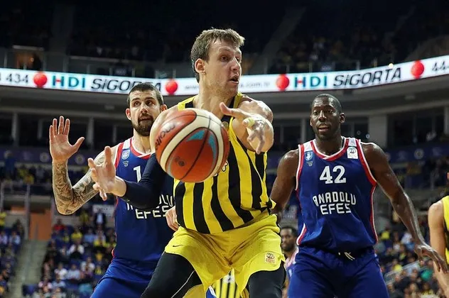 Fener Efes’i uzatmada yıktı