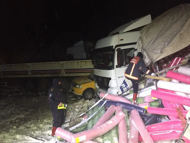 Bolu-Ankara arasındaki D-750 karayolunda 20'ye yakın araç birbirine girdi! Yol trafiğe kapandı-4