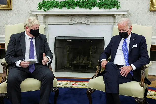 Dünya ABD Başkanı Joe Biden'ı konuşuyor! İngiltere Başkanı Boris Johnson neye uğradığı şaşırdı! Gazeteciler Oval ofisten çıkarıldı