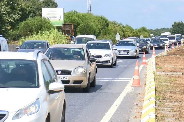 İstanbullular oraya akın etti! Kilometrelerce araç kuyruğu oluştu