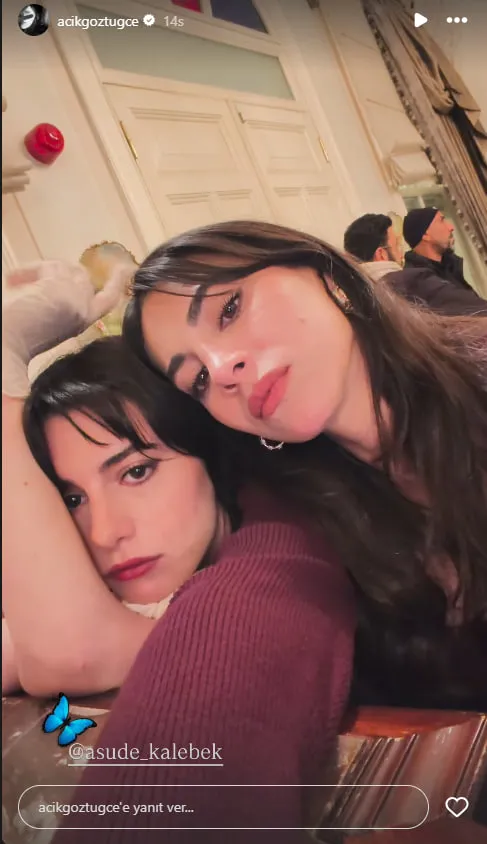 abinin-guzelleri-tugce-acikgoz-ve-asude-kelebekten-kamera-arkasi-paylasimi-1774954629197.jpg A.B.İ.'nin güzelleri Tuğçe Açıkgöz ve Asude Kelebek’ten kamera arkası paylaşımı!-4