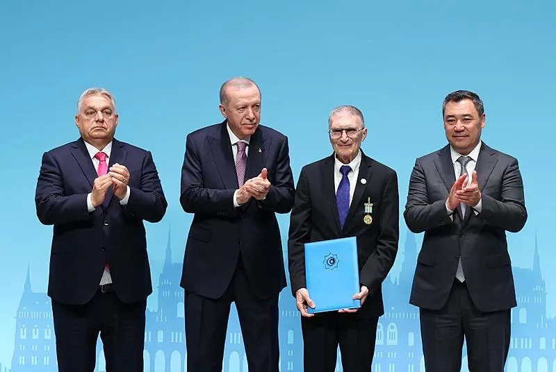 Başkan Recep Tayyip Erdoğan, Macaristan'ın başkenti Budapeşte'de gerçekleştirilen Türk Devletleri Teşkilatı (TDT) Gayriresmi Zirvesi'ne katıldı. (AA)