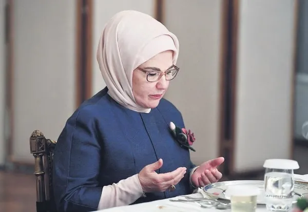 egitim-sart-mudur-vekilinden-veliye-demir-cubukla-saldiri-1681940134137.jpeg Eğitim şart! Müdür vekilinden veliye demir çubukla saldırı!-9