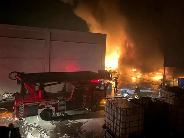 Denizli'de geri dönüşüm fabrikasında yangın-4