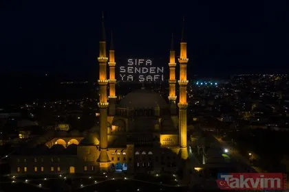 Ramazan ayının gelişiyle Türkiye genelinde camilere mahyalar asıldı