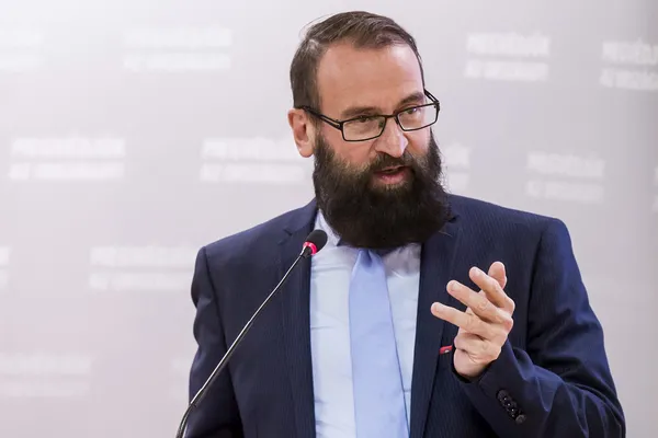 escinsellik-karsiti-avrupa-parlamentosu-milletvekili-escinsel-iliski-partisinde-basildi-1606889685949.jpg Eşcinsellik karşıtı Avrupa Parlamentosu milletvekili eşcinsel ilişki partisinde basıldı-3