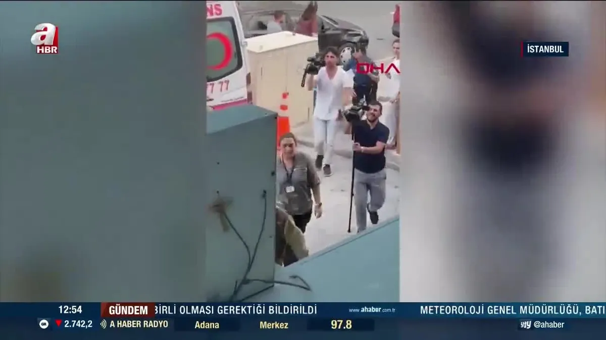 Esenyurt'ta 33 katlı sitede yangın: Mahsur kalanlar var