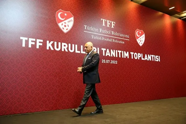 tff-baskani-mehmet-buyukeksi-yabanci-gazetecilerle-bir-araya-geldi-1661438335412.jpg TFF Başkanı Mehmet Büyükekşi, yabancı gazetecilerle bir araya geldi-5