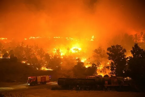 mersindeki-orman-yangininda-son-durum-alevler-karayoluna-ulasti-mudahale-11-ucak-29-helikopter-138-arazoz-15-d-1662590341917.jpg Mersin’deki orman yangınında son durum: Alevler karayoluna ulaştı, müdahale 11 uçak, 29 helikopter, 138 arazöz, 15 dozer, 850 personel ile devam ediyor-8