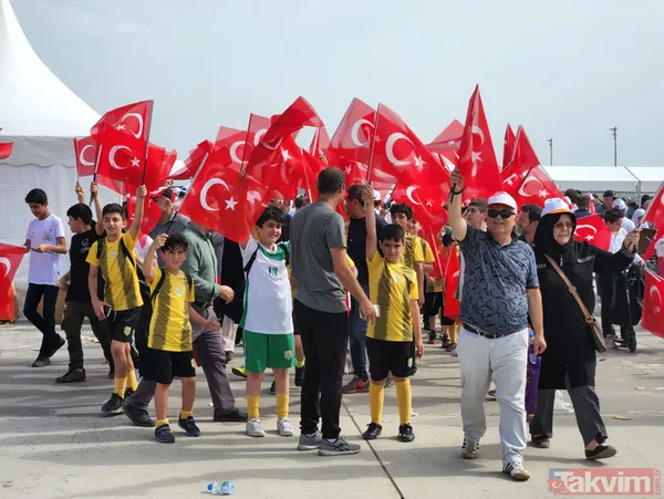 Fethin 569. yılında Atatürk Havalimanı'nda büyük coşku! İlk fidanı Başkan Erdoğan dikti, SOLOTÜRK'ten nefes kesen gösteri - 31