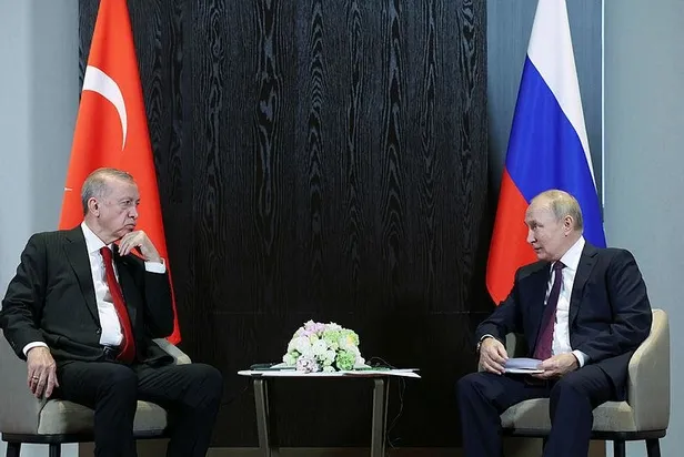 baskan-erdogan-ve-vladimir-putinin-kola-kola-toplantiya-gitmesi-sosyal-medyada-gundem-oldu-1663367500995.jpeg