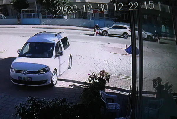 son-dakika-haberi-soka-girdi-gozyaslarini-tutamadi-1609401527814.jpg Son dakika haberi... Şoka girdi! Gözyaşlarını tutamadı-4