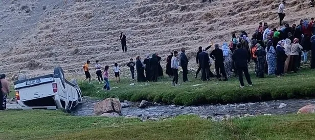 Kamyonet uçuruma yuvarlandı!