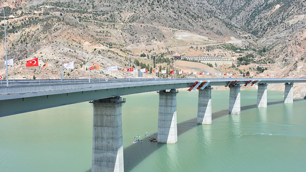 Artvin Yusufeli Barajı açıldı! Ulaştırma ve Altyapı Bakanı Uraloğlu: "80 yılda yapılan 50 kilometrenin fazlasını tek bir projede yaptık''