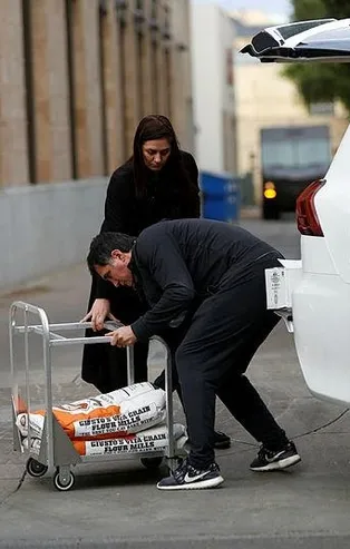 ABD'deki firari FETÖ'cülerin lüks yaşamı dikkat çekiyor