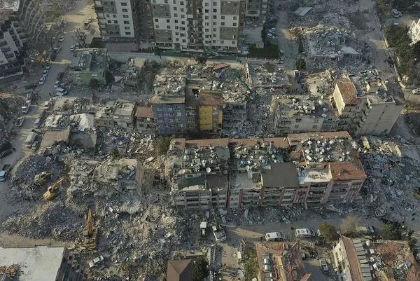 baykardan-depremzedelere-1000-konut-selcuk-bayraktar-sosyal-medya-hesabindan-duyurdu-1676218409335.jpeg BAYKAR'dan depremzedelere 1000 konut, 2000 kişilik konteyner kent, 1 milyar 855 milyon TL! Selçuk Bayraktar duyurdu-7