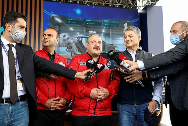 yerli-otomobil-toggun-fiyati-merak-ediliyordu-sanayi-ve-teknoloji-bakani-mustafa-varank-acikladi-1632407339959.jpg