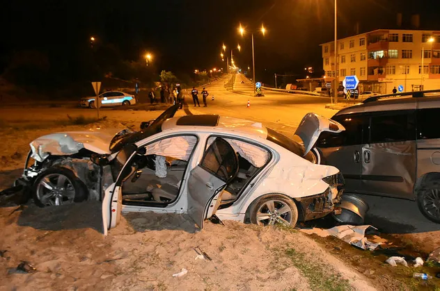 Edirne'de ticari araçla otomobil çarpıştı! 4 yaralı