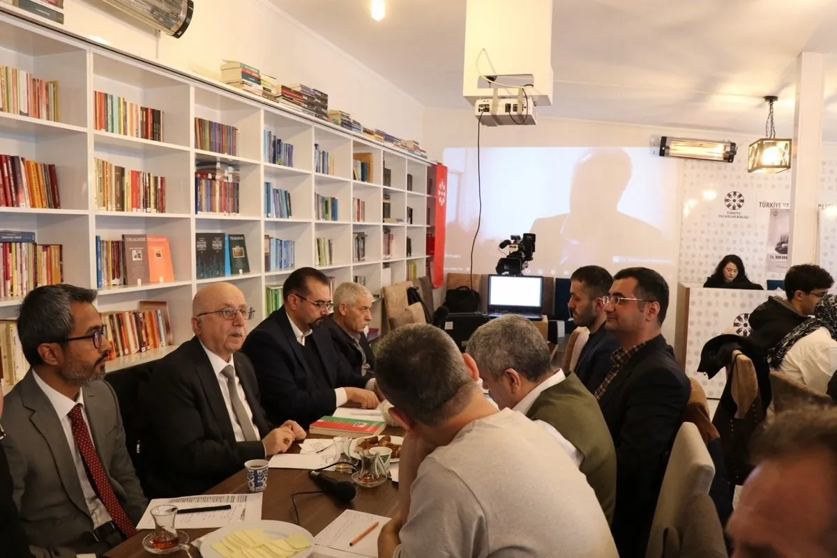 tyb-abd-israil-iran-gerilimini-masaya-yatirdi-1777054316646.jpeg Türkiye Yazarlar Birliği ABD/İsrail-İran gerilimini masaya yatırdı! “Gerçeklikle kehanetlerin birbirine karıştığı” süreç vurgusu-2