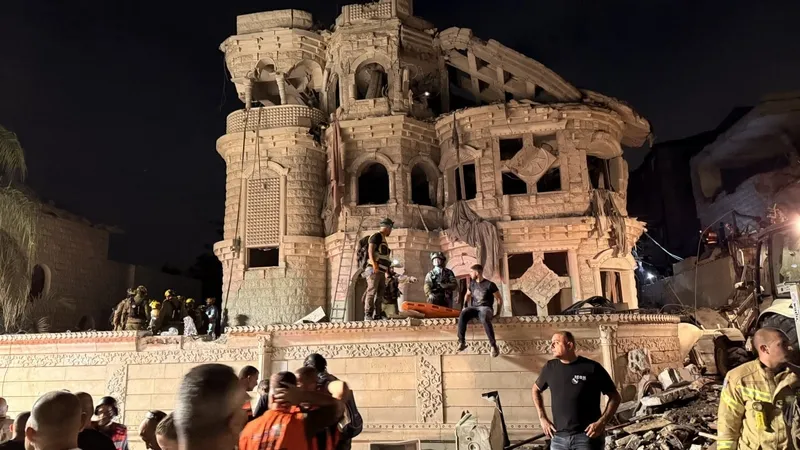 İran, İsrail'e yönelik füze saldırısında bulundu. (AA)