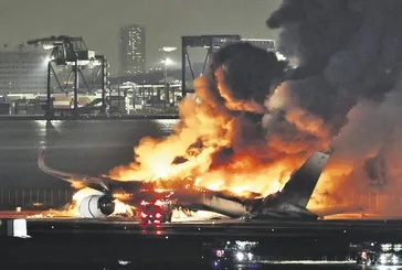 Japonya'da uçak kazası: 90 saniyelik zaman diliminde alevlerle mücadele! 379 kişinin burnu bile kanamadı