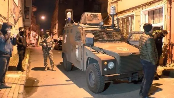 Yasa dışı yollarla Türkiye'ye gelen kaçak göçmenlere şafak baskını-2