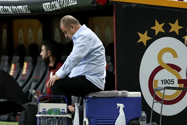 galatasarayda-tarihi-kaos-kapida-1621185662545.jpg Galatasaray’da tarihi kaos kapıda! Fatih Terim, Mustafa Cengiz'e karşı...-1