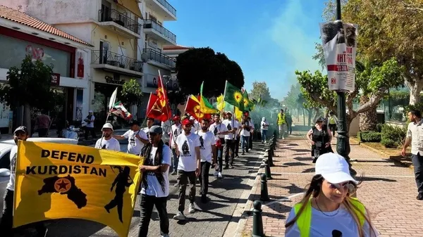icisleri-bakan-yardimcisi-ismail-catakli-yunanistan-icisleri-bakani-theodorikakosa-pkknin-yunanistandaki-kamp-1661067499401.jpg İçişleri Bakan Yardımcısı İsmail Çataklı Yunanistan İçişleri Bakanı Theodorikakos'a PKK'nın Yunanistan'daki kamp fotoğraflarıyla yanıt verdi-3