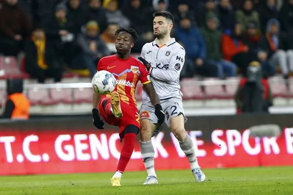 canli-kayserispor-basaksehir-1-0-basaksehir-deplasmanda-kayserispora-takildi-1675357731739.jpg Başakşehir deplasmanda Kayserispor'a takıldı-3