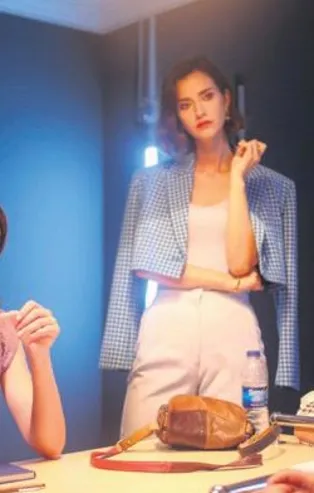 İrem Helvacıoğlu'nun canlandırdığı İpek, cinayet büroyu podyuma çevirdi