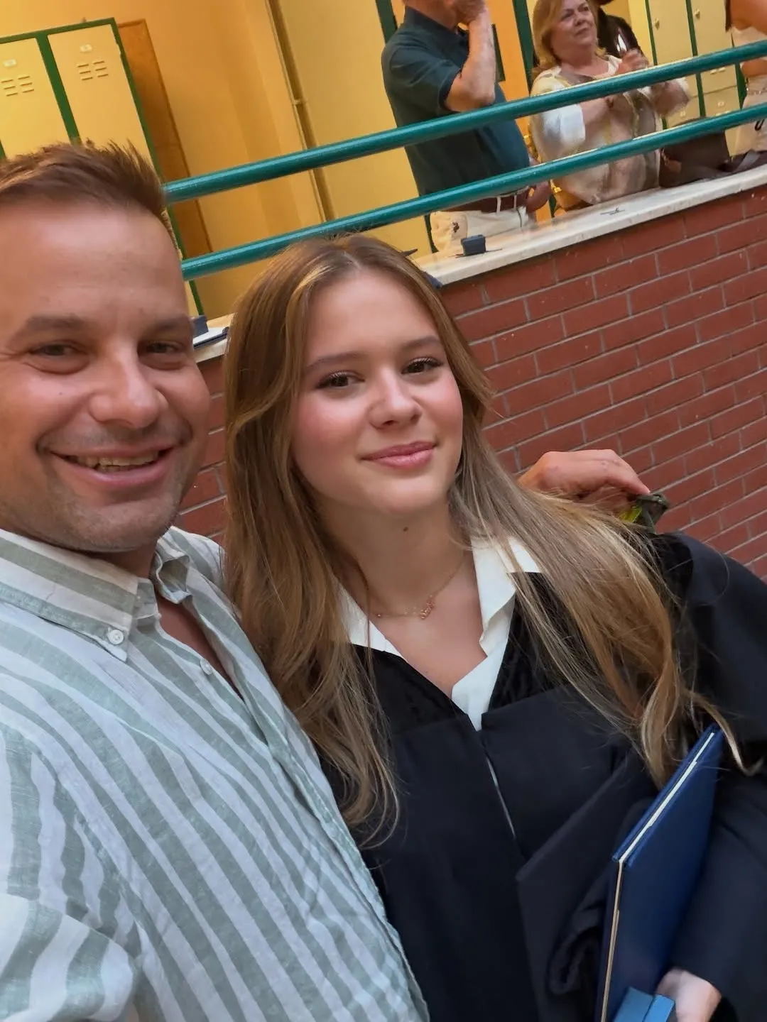 1782218985532.jpg Pınar Altuğ ve Yağmur Atacan çiftinin mutlu günü! Kızları Su mezun oldu: "12 sene önce minnacıktın"-3