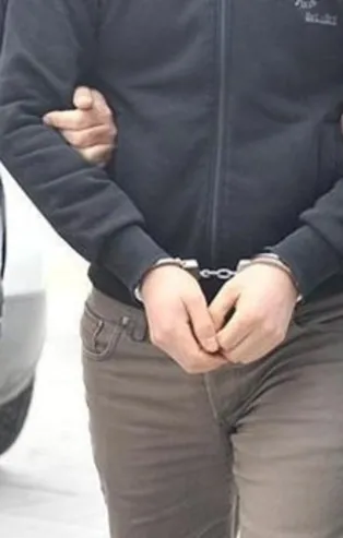 FETÖ şüphelisi akademisyen ile eski polis yakalandı