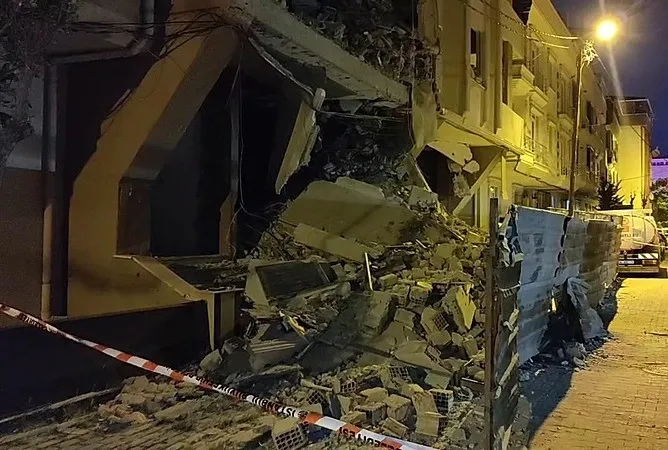 6 katlı binada kısmi çökme!