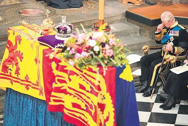 son-veda-1663625826316.jpeg İngiltere Kraliçesi Elizabeth görkemli törenle son yolculuğuna uğurlandı-5