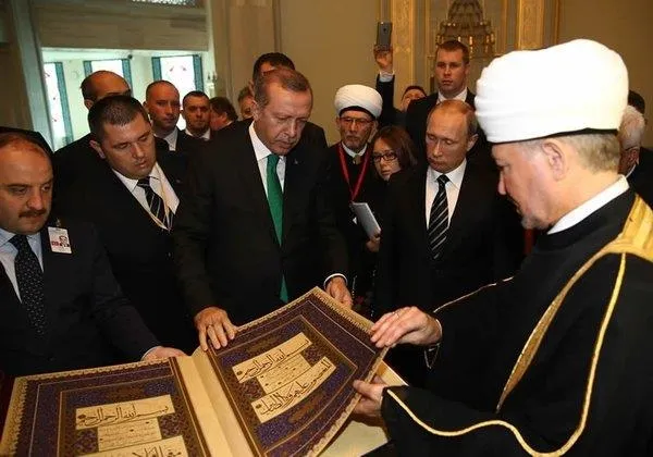rusya-muftuler-konseyi-baskani-ravil-gaynuddin-baskan-erdogani-rusya-muslumanlariyla-namaz-kilmaya-bekliyoruz-1686525338513.jpeg