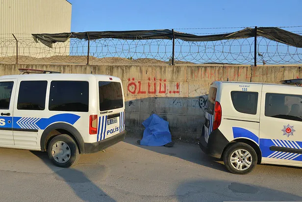 Sokak ortasında ölü bulundu! Duvardaki yazı şoke etti-2