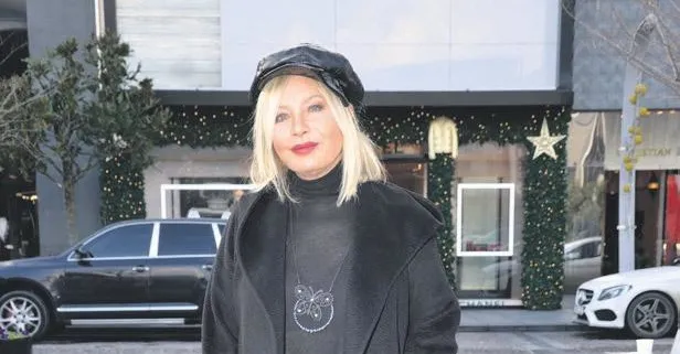 Yeşilçam'ın güzel oyuncusu Emel Sayın yemekte görüntülendi