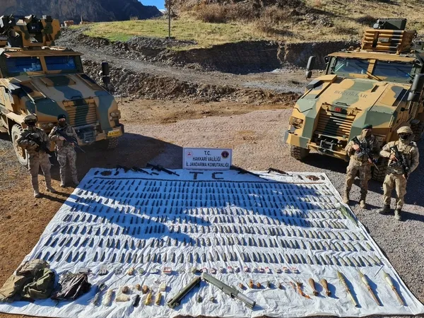 hakkari-kisalinda-cephanelik-ele-gecirildi-1638867777681.jpg PKK/KCK bölücü terör örgütüne darbe! Hakkari kırsalında cephanelik ele geçirildi-1