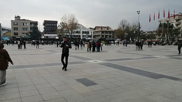 duzcede-korkutan-deprem-5-buyuklugundeki-deprem-panigi-kamerada-istanbulda-da-deprem-hissedildi-1637155455870.jpg SON DAKİKA DEPREM! Düzce'de korkutan deprem! 5 büyüklüğündeki deprem paniği kamerada! İstanbul'da da deprem hissedildi-6