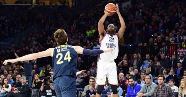 Potada Anadolu Efes Fenerbahçe Beko’yu mağlup etti