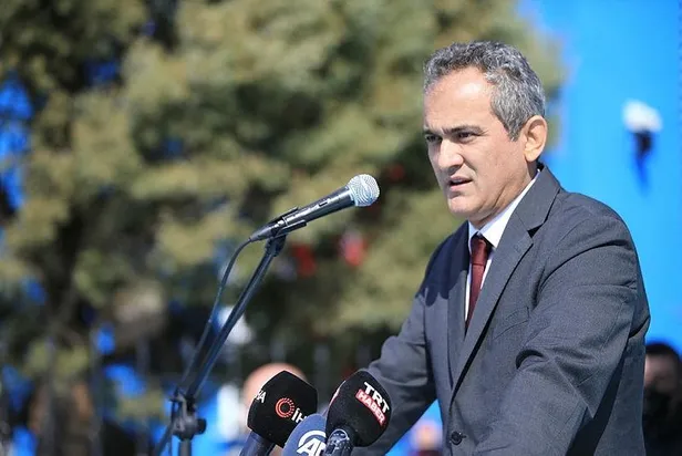 yuz-yuze-egitime-ara-verilecek-mi-milli-egitim-bakani-mahmut-ozer-duyurdu-pcr-testi-ve-lgs-1646590384345.jpeg