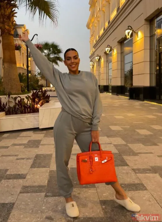 Bu sadece bir kısmı! Cristiano Ronaldo'nun sevgilisi Georgina Rodriguez'in 7 sülaleyi doyuracak ayakkabı koleksiyonu - 4