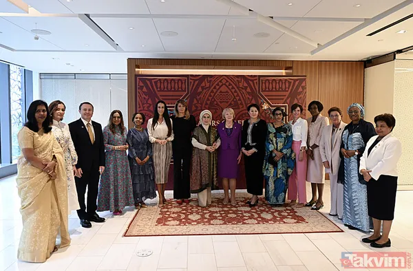 Misafirlerini Tek Tek Karşılayan Emine Erdoğan, Büyük Bir İlgiyle Ağırladığı Devlet Başkanı Eşlerine Afrika'nın Ünlü İçeceklerinden Fas Çayı İkram Etti.