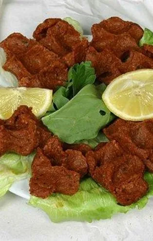 Çiğ köfte paketlerine gizlenmiş mermi ve fişek ele geçirildi