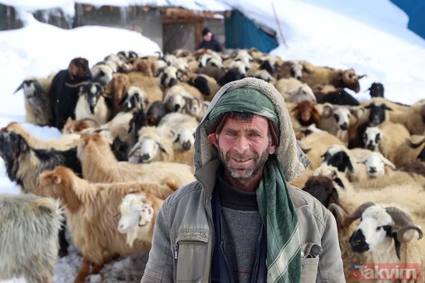 Kar kalınlığı 2 metreyi aştı! Van'ın köylerinde 'beyaz esaret' yaşanıyor - 30