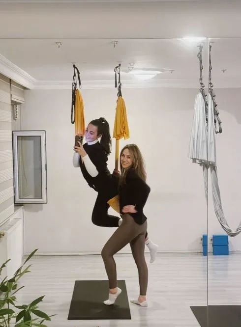 hakan-uralin-kizi-melisa-ural-spor-salonundan-paylasip-son-haliyle-sasirtti-3-ayda-10-kilo-veren-sibel-canla-a-1704435031112.jpg Hakan Ural’ın kızı Melisa Ural spor salonundan paylaşıp son haliyle şaşırttı! 3 ayda 10 kilo veren Sibel Can’la aynı diyeti uyguladı: Günde sadece 1 saat...-4